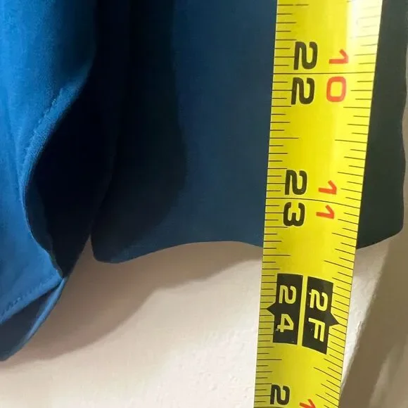 Chico’s Blue Pleated Back Blouse Sz 0 Academia Minimalist Chic Workcore Classic - Picture 7 of 8